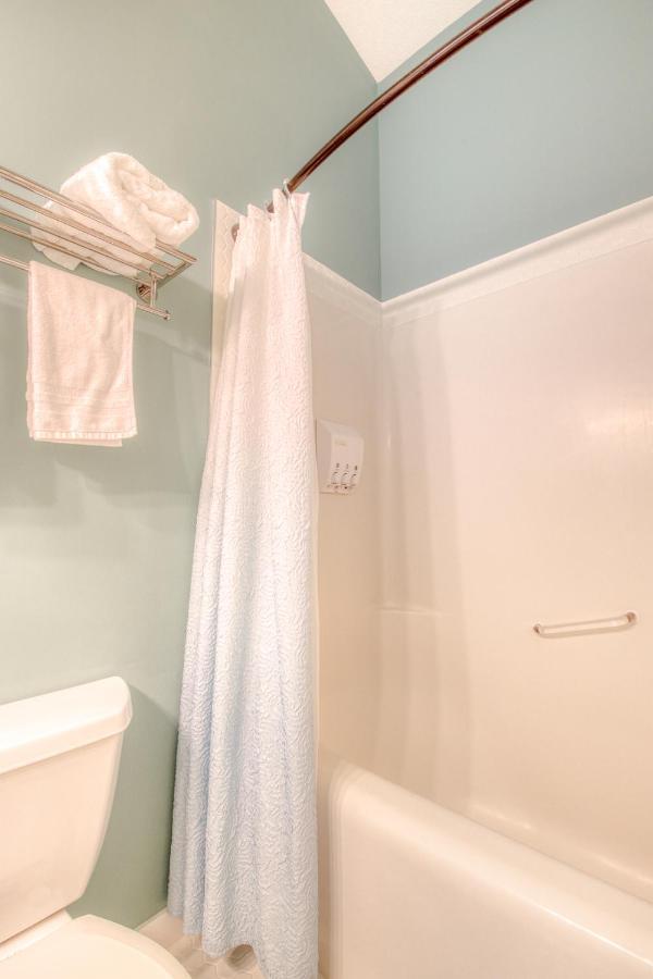 Beautiful Newly Reno 2Bdm 2 Bth Sleep Up To 6 Adults & Kids Mountain View Townhouse Suite แคนมอร์ ภายนอก รูปภาพ